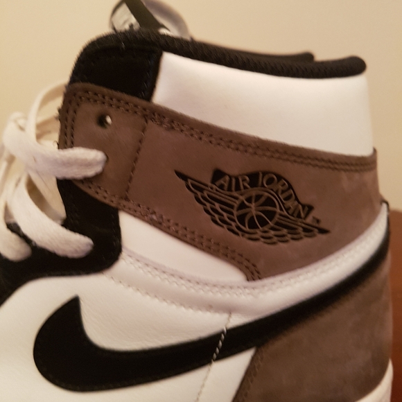 AIR JORDAN 1 "DARK MOCHA" - Picture 4 of 8